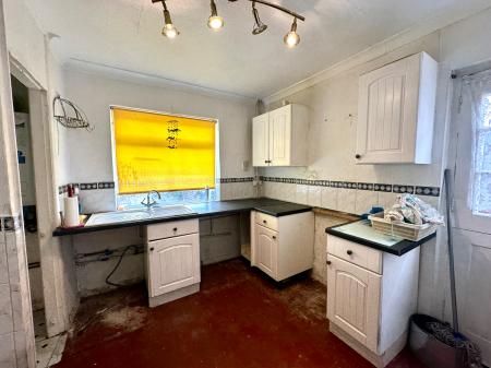 2 bedroom Semi-detached house for sale in Sycamore Road, Wednesbury, Wednesbury, WS10