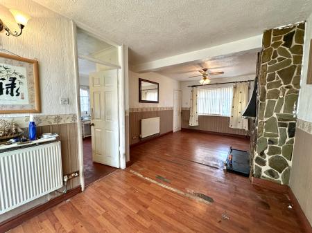 2 bedroom Semi-detached house for sale in Sycamore Road, Wednesbury, Wednesbury, WS10