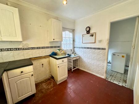 2 bedroom Semi-detached house for sale in Sycamore Road, Wednesbury, Wednesbury, WS10
