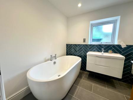 4 bedroom End of terrace house for sale in Vicarage Road, Sandwell, Wednesbury, WS10