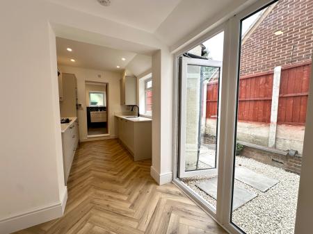 4 bedroom End of terrace house for sale in Vicarage Road, Sandwell, Wednesbury, WS10