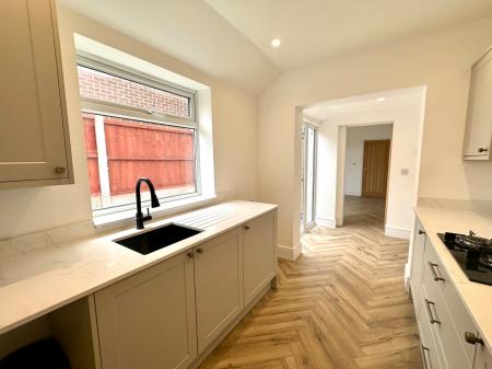 4 bedroom End of terrace house for sale in Vicarage Road, Sandwell, Wednesbury, WS10