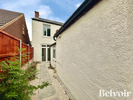 4 bedroom End of terrace house for sale in Vicarage Road, Sandwell, Wednesbury, WS10