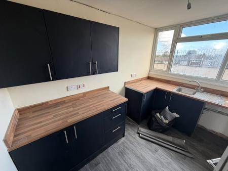 2 bedroom Flat to let in Hanover Road, Rowley Regis, B65