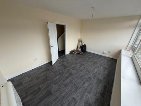 2 bedroom Flat to let in Hanover Road, Rowley Regis, B65