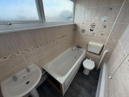 2 bedroom Flat to let in Hanover Road, Rowley Regis, B65
