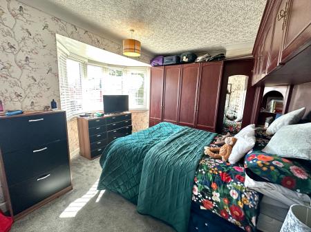 3 bedroom Semi-detached house for sale in Mounts Road, Wednesbury, Wednesbury, WS10