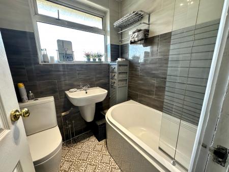 3 bedroom Semi-detached house for sale in Mounts Road, Wednesbury, Wednesbury, WS10