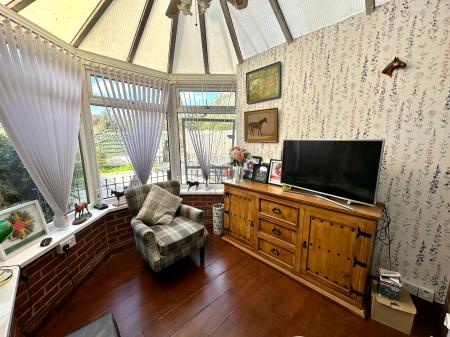 3 bedroom Semi-detached house for sale in Mounts Road, Wednesbury, Wednesbury, WS10
