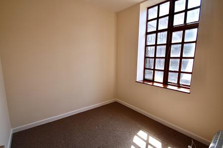 1 bedroom Flat to let in Spring Head, Wednesbury, WS10