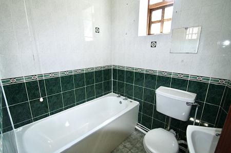1 bedroom Flat to let in Spring Head, Wednesbury, WS10