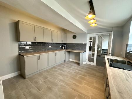 2 bedroom End of terrace house for sale in Handley Street, Wednesbury, Wednesbury, WS10