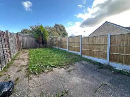 3 bedroom Terraced House to let in Centenary Lane, Wednesbury, WS10