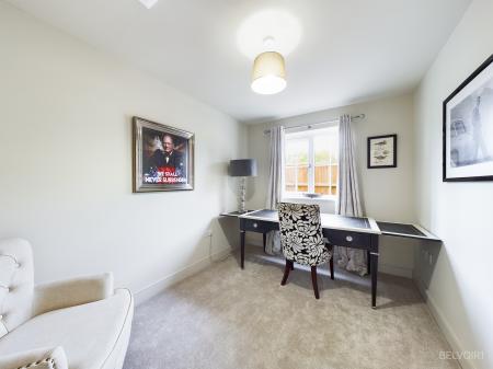 4 bedroom Detached house to let in Chequers Lane, Saham Toney, IP25