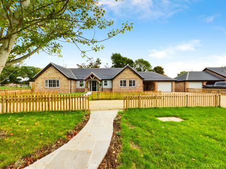 4 bedroom Detached house to let in Chequers Lane, Saham Toney, IP25