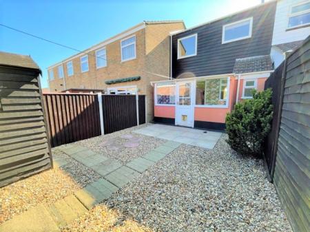 3 bedroom Terraced House to let in Lovell Gardens, Watton, IP25