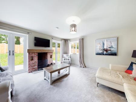 4 bedroom Detached house to let in Chequers Lane, Saham Toney, IP25