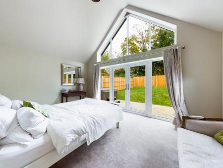 4 bedroom Detached house to let in Chequers Lane, Saham Toney, IP25
