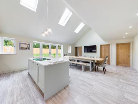 4 bedroom Detached house to let in Chequers Lane, Saham Toney, IP25