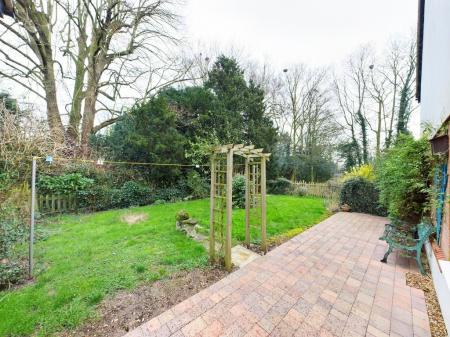 1 bedroom Flat to let in Rectory Gardens, Hingham, NR9