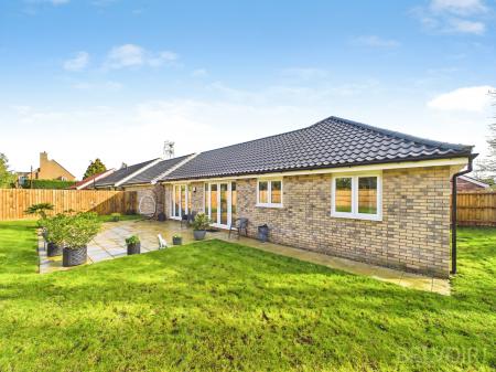 3 bedroom Bungalow for sale in Garner Close, Carbrooke, IP25