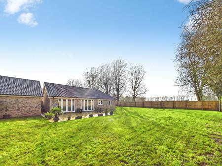 3 bedroom Bungalow for sale in Garner Close, Carbrooke, IP25