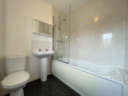 2 bedroom Maisonette to let in Wellington Road, Carbrooke, IP25