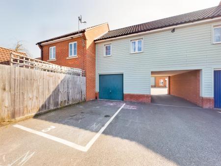 2 bedroom Maisonette to let in Wellington Road, Carbrooke, IP25