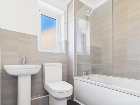 2 bedroom Semi-detached house to let in Keeling Way, Attleborough, NR17