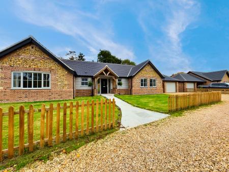 4 bedroom Detached house to let in Chequers Lane, Saham Toney, IP25