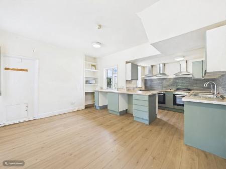7 bedroom Detached house to let in Norwich Road, Watton, IP25