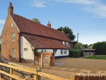4 bedroom Detached house to let in Woodrising Road, Norwich, NR9