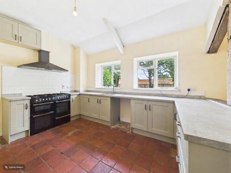 4 bedroom Detached house to let in Woodrising Road, Norwich, NR9