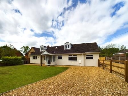 5 bedroom Detached house to let in Marlpit Road, Thompson, IP24