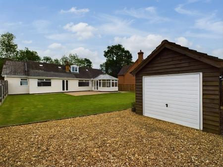 5 bedroom Detached house to let in Marlpit Road, Thompson, IP24