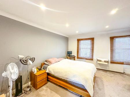 1 bedroom Flat for sale in Langley Road, Watford, WD17