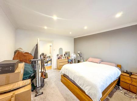 1 bedroom Flat for sale in Langley Road, Watford, WD17