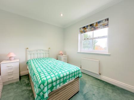 5 bedroom Detached house for sale in Otway Gardens, Bushey, WD23