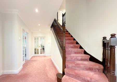 5 bedroom Detached house for sale in Otway Gardens, Bushey, WD23