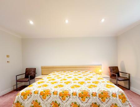 5 bedroom Detached house for sale in Otway Gardens, Bushey, WD23