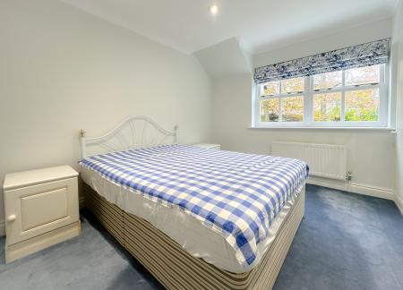 5 bedroom Detached house for sale in Otway Gardens, Bushey, WD23