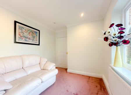 5 bedroom Detached house for sale in Otway Gardens, Bushey, WD23