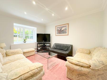 5 bedroom Detached house for sale in Otway Gardens, Bushey, WD23