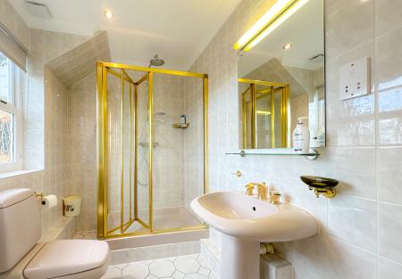 5 bedroom Detached house for sale in Otway Gardens, Bushey, WD23