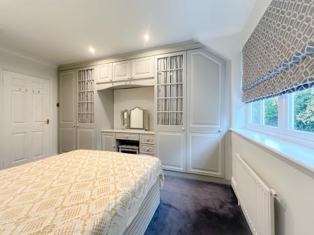 5 bedroom Detached house for sale in Otway Gardens, Bushey, WD23