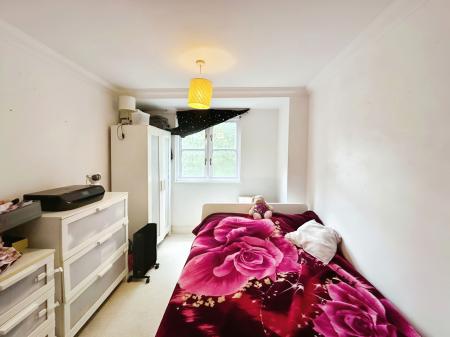 2 bedroom Flat for sale in Thorney Mill Road, West Drayton, UB7