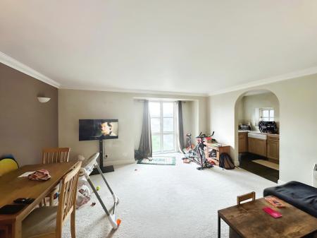 2 bedroom Flat for sale in Thorney Mill Road, West Drayton, UB7