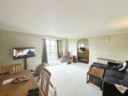 2 bedroom Flat for sale in Thorney Mill Road, West Drayton, UB7