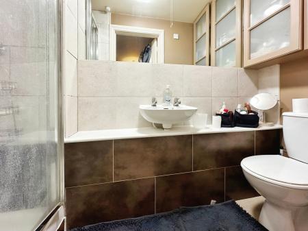 2 bedroom Flat for sale in Thorney Mill Road, West Drayton, UB7