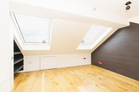 5 bedroom Semi-detached house for sale in Princess Avenue, Watford, WD18